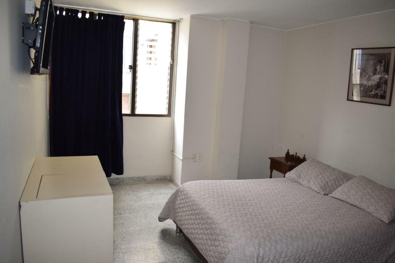 Hotel Imperial Pamplona Bagian luar foto